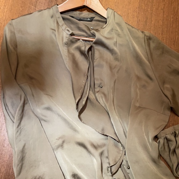 Zara olive silk blouse with riddle detail size L - Picture 2 of 2